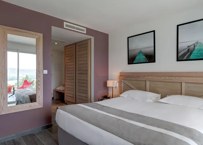 Carre Noir Hotell 4*