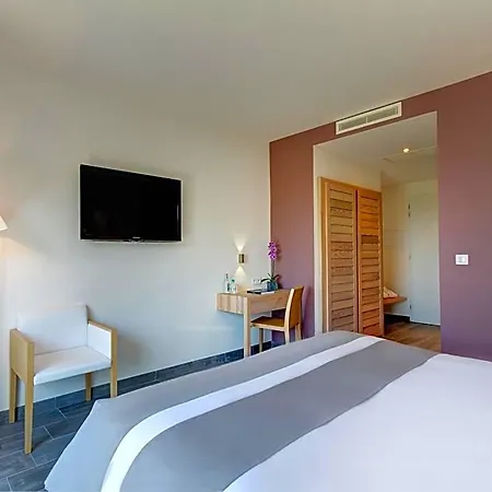 Carre Noir Hotel 4*